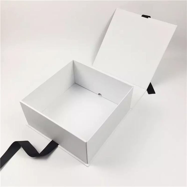 caja de papel de regalo con lazo de cinta