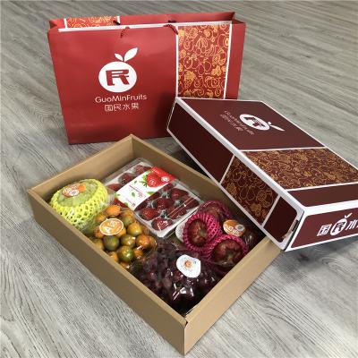 Bolsas y cajas reciclables de papel corrugado para frutas.