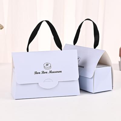 Bolsa de regalo de caja de cartón blanca portátil con logotipo personalizado
