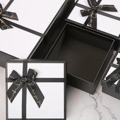 Proveedor de cajas de regalo de cumpleaños personalizadas de gama alta
