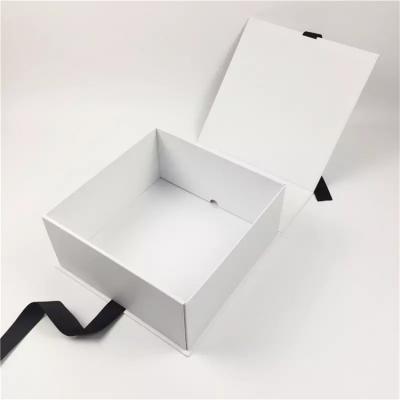 Caja personalizada de embalaje de regalo magnético plegable de papel personalizado con cinta
