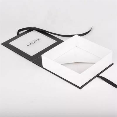 Caja de regalo de papel plegable de cartón blanco de lujo con ventana transparente
